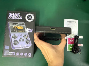 R36 HD Console Portatile Retro – Oltre 22.000 Giochi – Schermo IPS 3,5" – Linux – TV Out